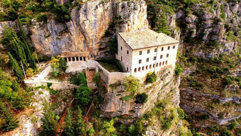 Sant ' Onofrio Al morrone Ermitázs