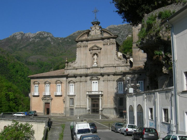 Abadía de la Santísima Trinidad: una j ...