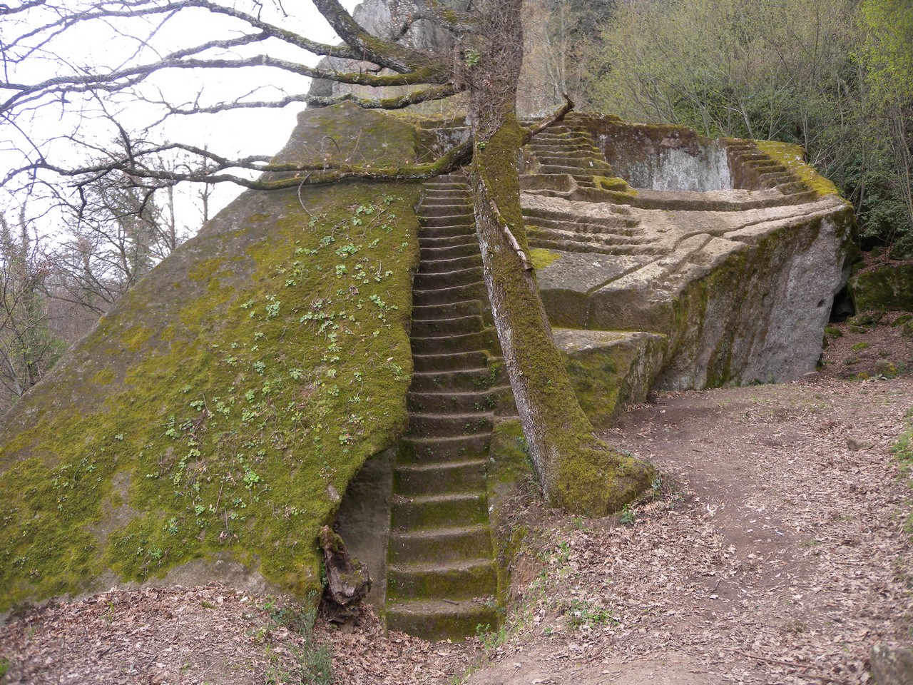 La pyramide étrusque