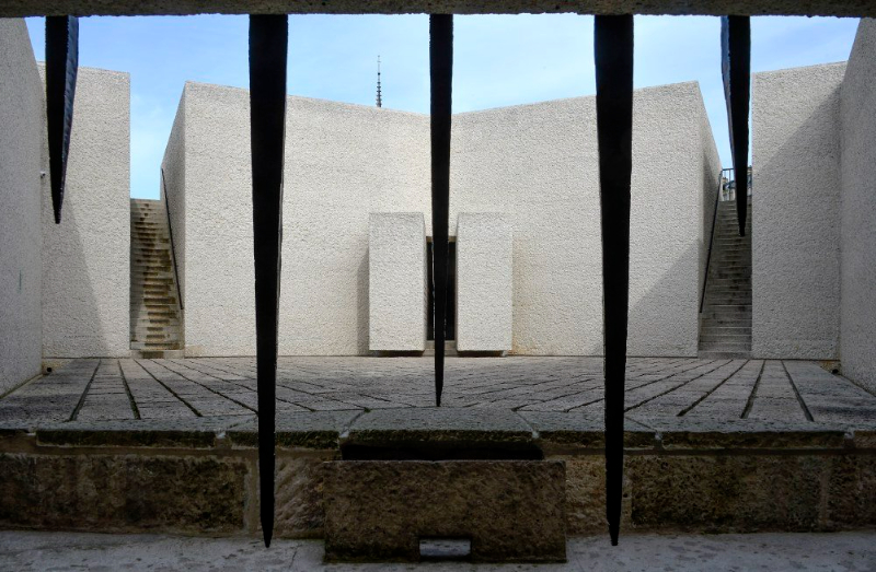 Monumento a los mártires de la deportac ...