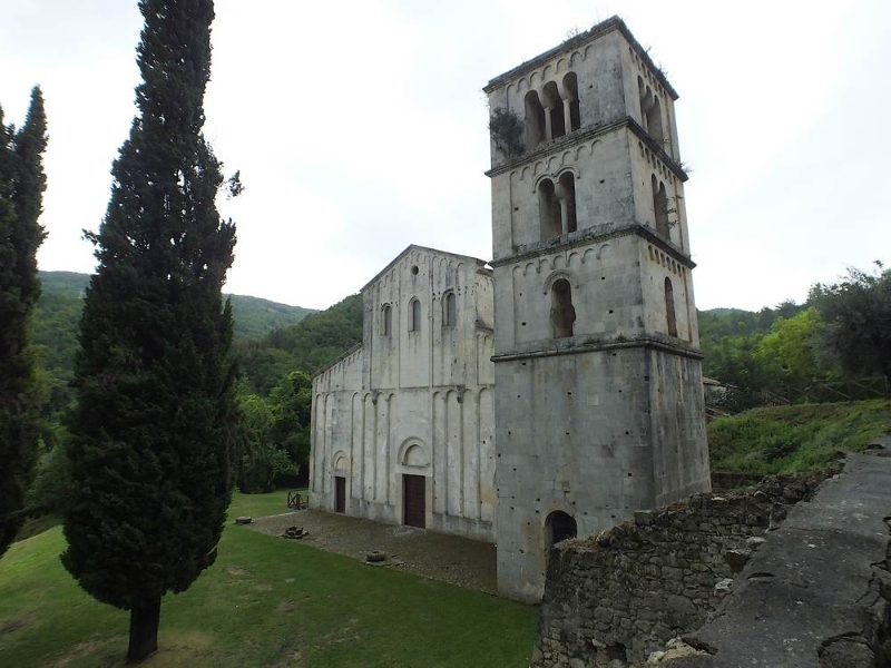 Na mainistreach de San Liberatore i Maie ...